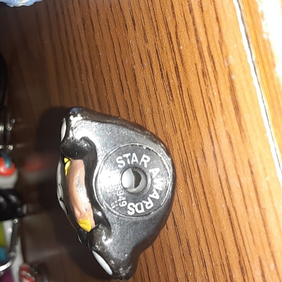 VINTAGE STAR AWARDS HONEY BEAR KEYCHAIN CHARM NRMINT CONDITION - Picture 4 of 5